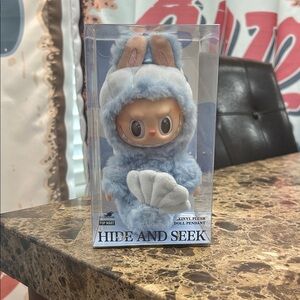 Pop mart Hide and Seek Vinyl Plush Doll Pendant closed box